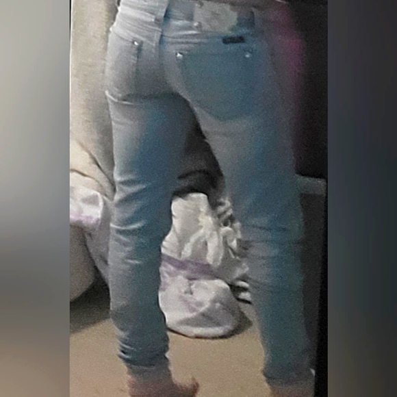 Miss Me The Softest Signature Skinny Light blue jeans. Size 26 Like new - Picture 2 of 10